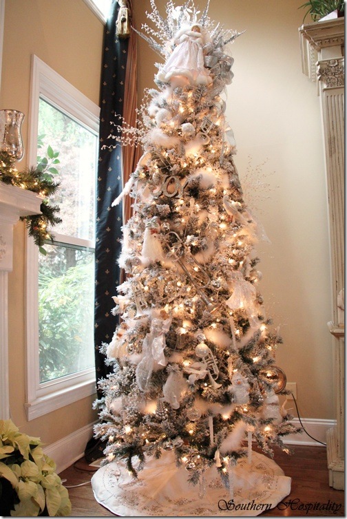 Merry Christmas! A White and Silver Christmas Tree