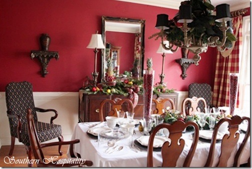 red dining room Christmas