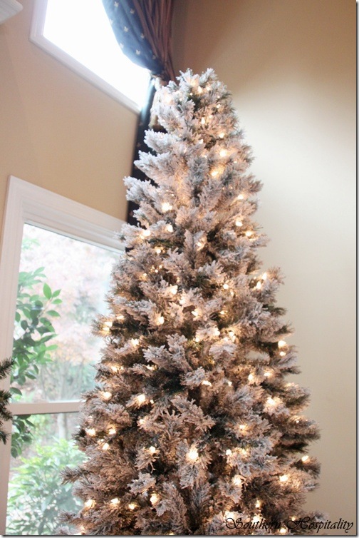 Merry Christmas! A White and Silver Christmas Tree - Southern Hospitality