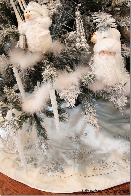 White puff Christmas tree skirt  White christmas tree skirt, Frosted  christmas tree, Cute christmas decorations