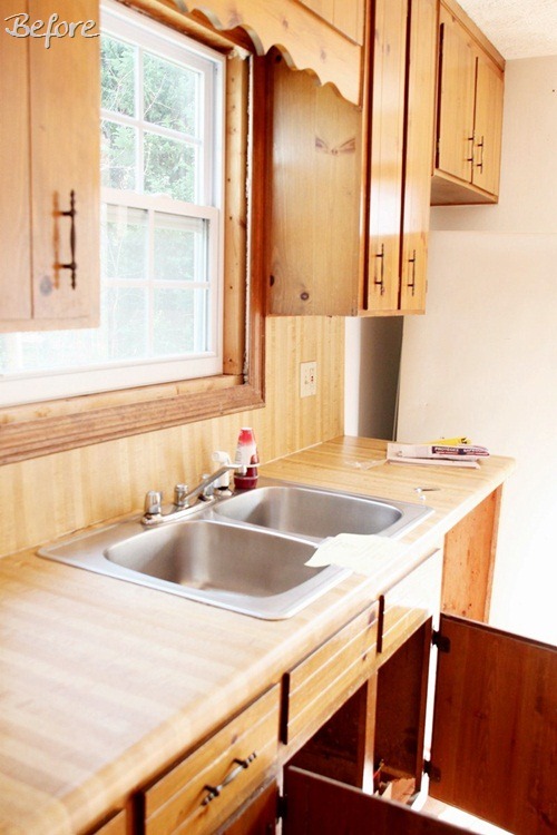 Closing the Space above the Kitchen Cabinets - Remodelando la Casa