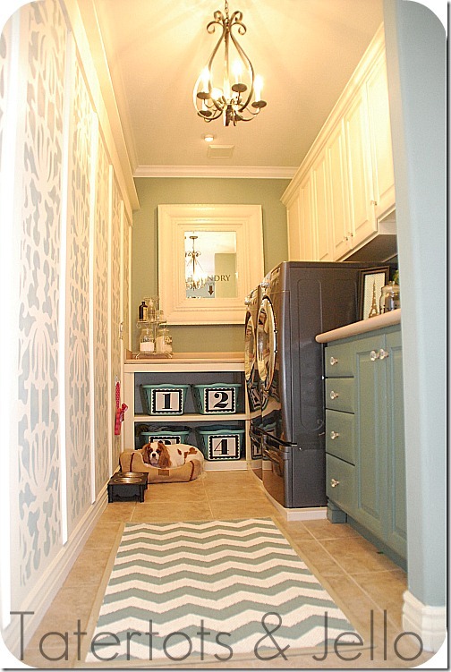 laundry-room-with-molding