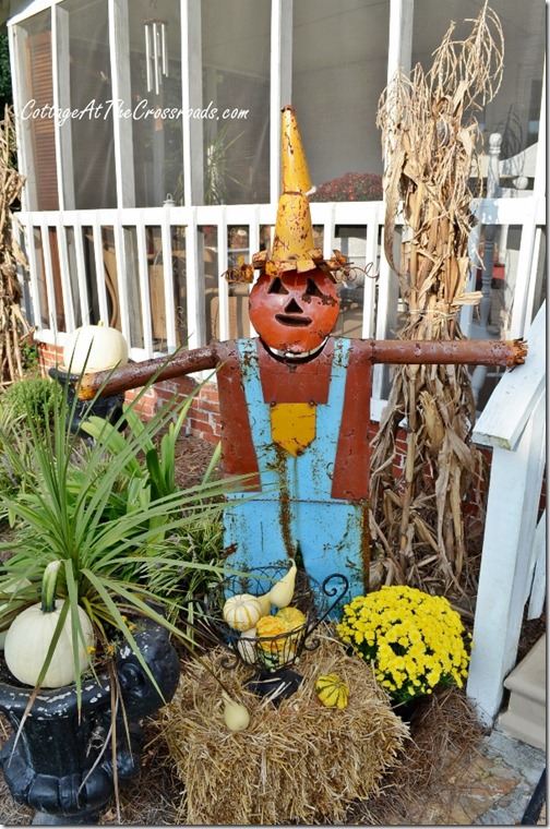 scarecrows-on-the-fall-porch 12