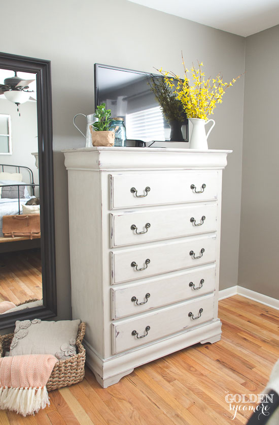 beautiful-painted-bedroom-dresser