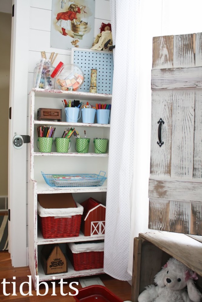 girls room storage