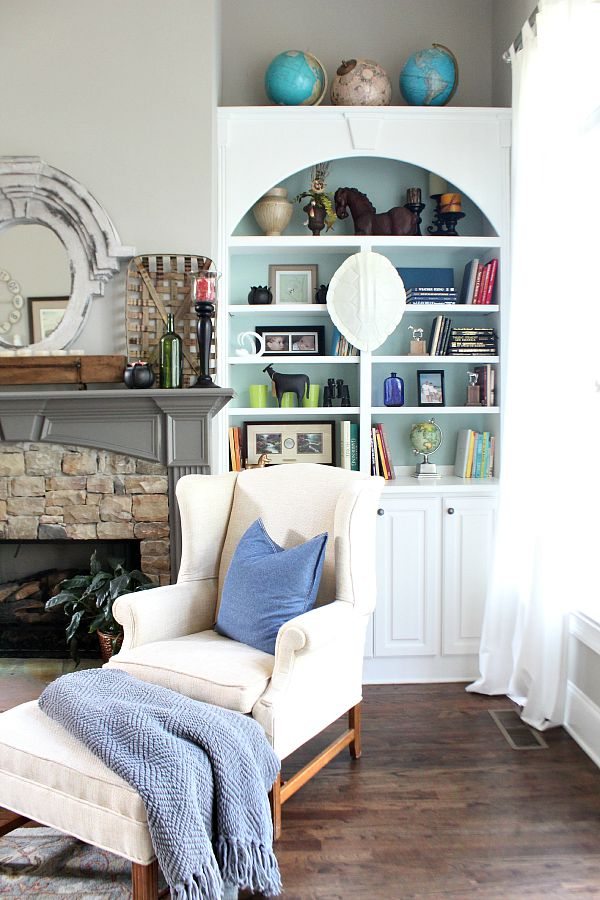 Globes-horses-books-styling-tips-for-bookcases-at-refreshrestyle.com_