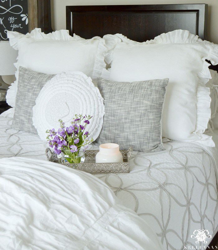 Traditional-White-Summer-Guest-Room