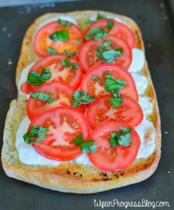 caprese-garlic-bread-41