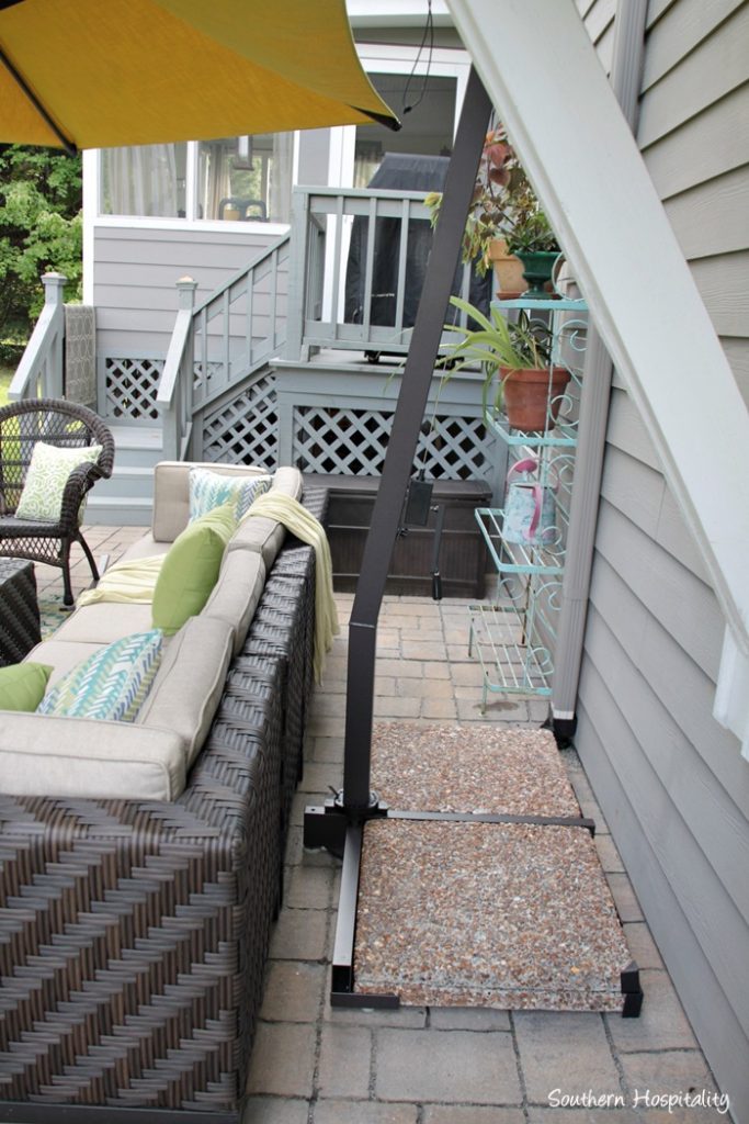 outdoor patio space with umbrella015