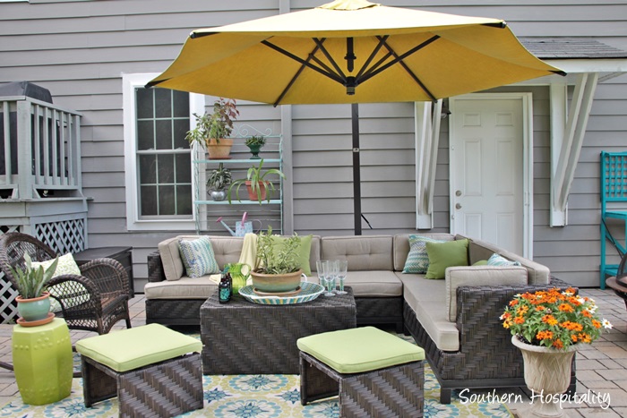 outdoor patio space with umbrella018