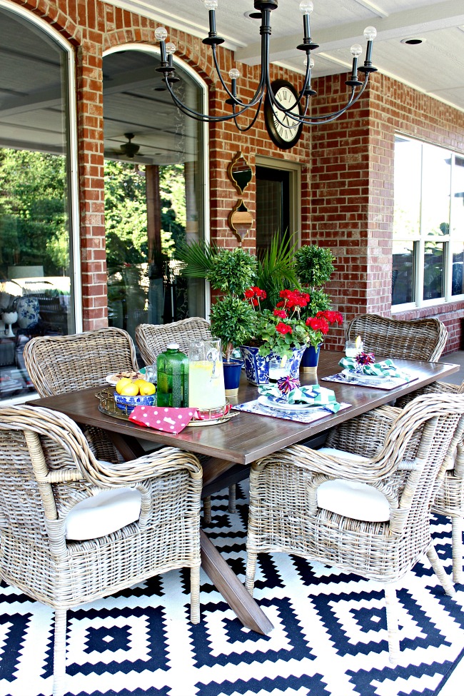 patio-reveal-full-dining-table-19