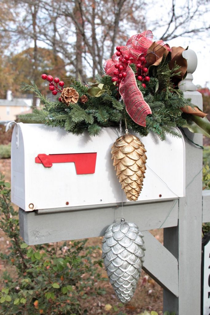 christmas-front-porch-and-mailbox001