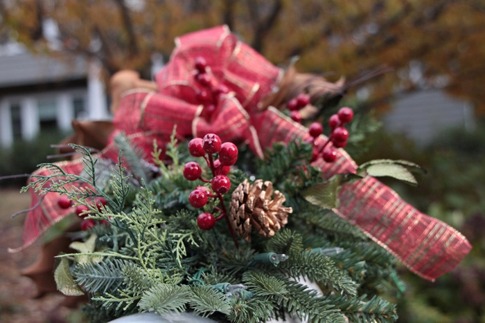 christmas-front-porch-and-mailbox003