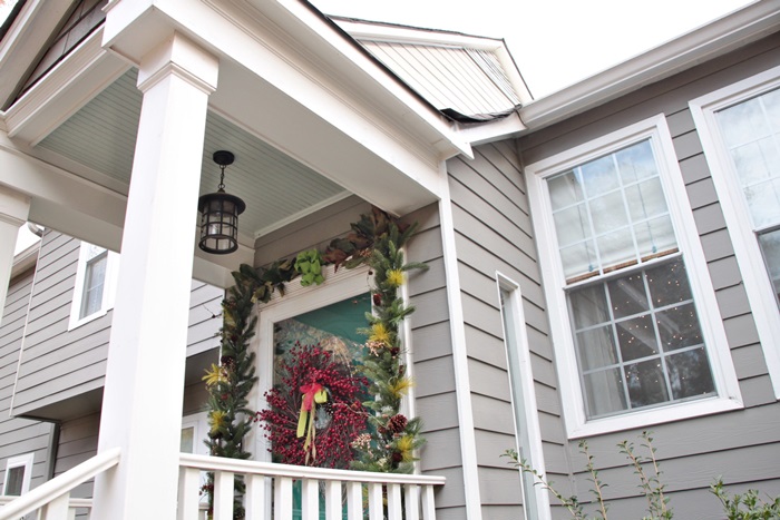 christmas-front-porch-and-mailbox007