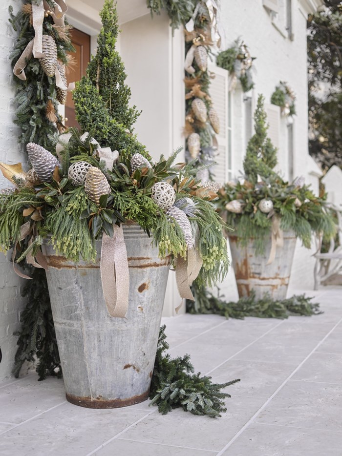 Christmas door decorations natural pinecones