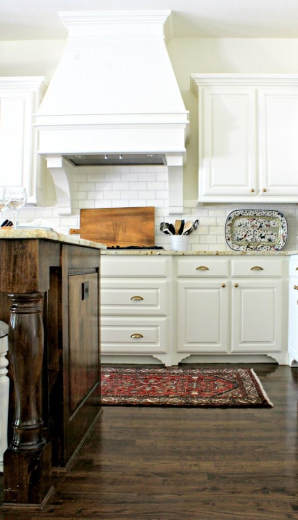 white-kitchen-hood