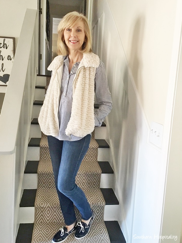 How to Wear Leggings for Women Over 50: Outfit Ideas - MY CHIC