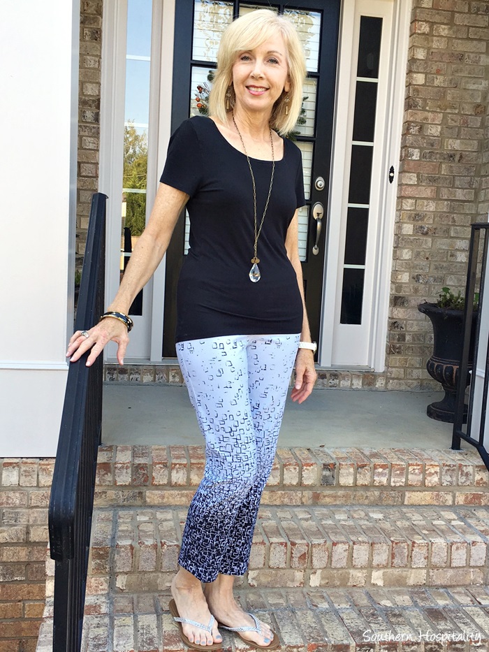 4 Ideas of What to Wear with Printed Pants for Women over 50