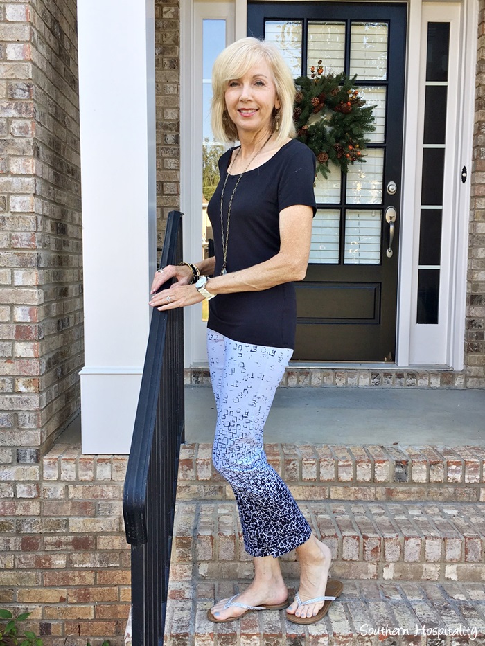 4 Ideas of What to Wear with Printed Pants for Women over 50