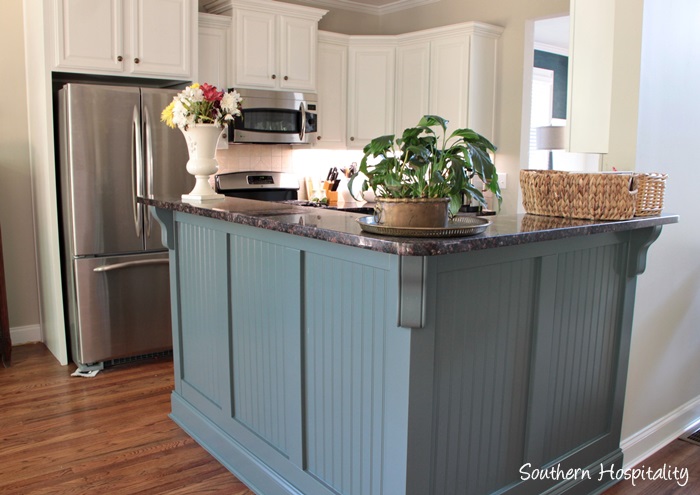 A Townhouse Kitchen with Builder-Grade Features Gets a Fresh Makeover