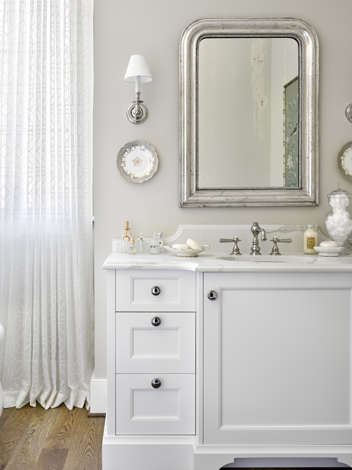 Beautiful traditional style bathroom by Patricia McLean in Atlanta showhouse 2017