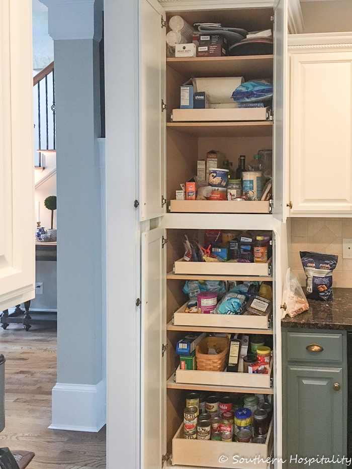 Kitchen Storage: Pull Out Pantry Shelves (DIY)