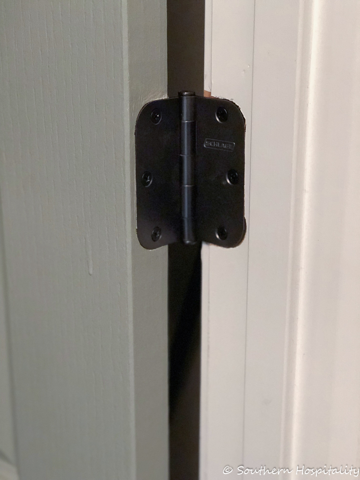 Do Door Knobs have to Match Hinges?