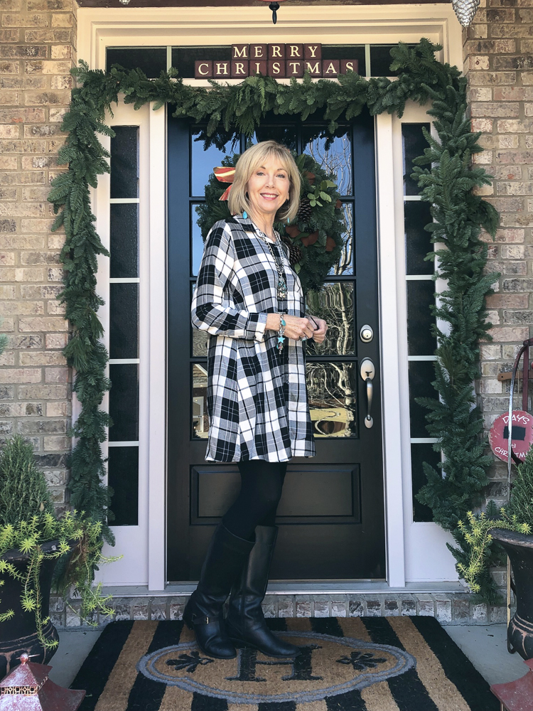 Fashion over 50: Casual Jeggings with Black & White - Southern Hospitality