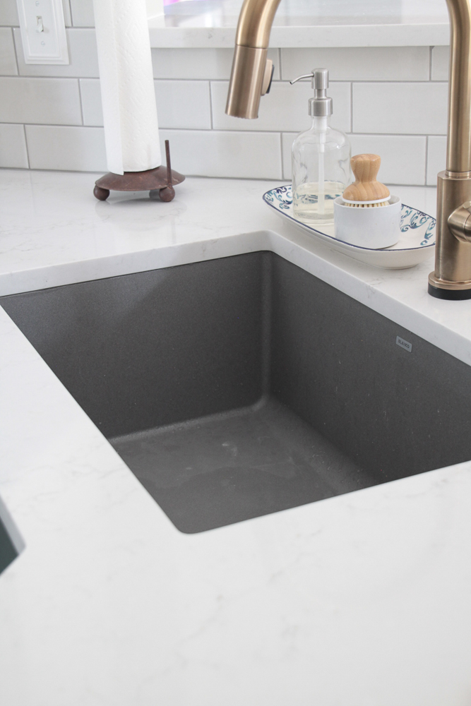 blanco-silgranit-farmhouse-sink-delta-champagne-bronze-trinsic