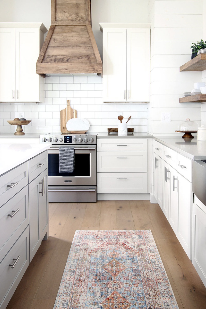 https://southernhospitalityblog.com/wp-content/uploads/2019/06/plank-and-pillowkitchen-straight-hood.jpg