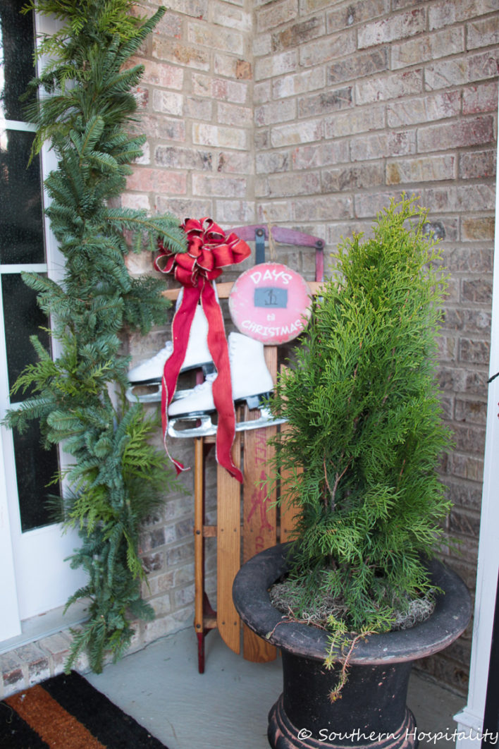 Front porch Traditional Christmas decor