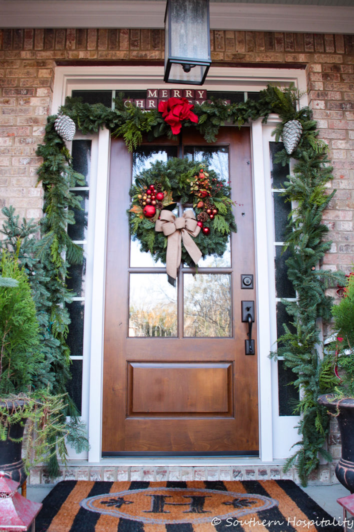 Front porch Traditional Christmas decor