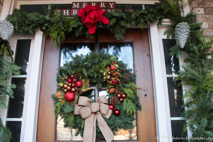 Front porch Traditional Christmas decor