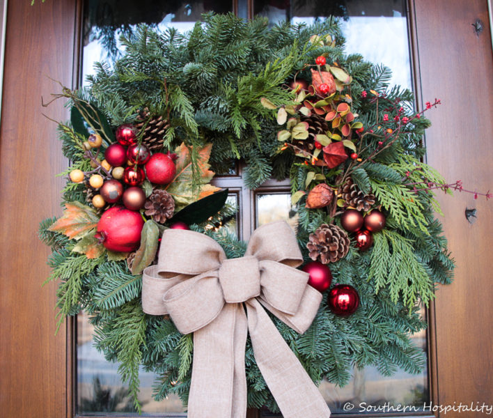 Front porch Traditional Christmas decor