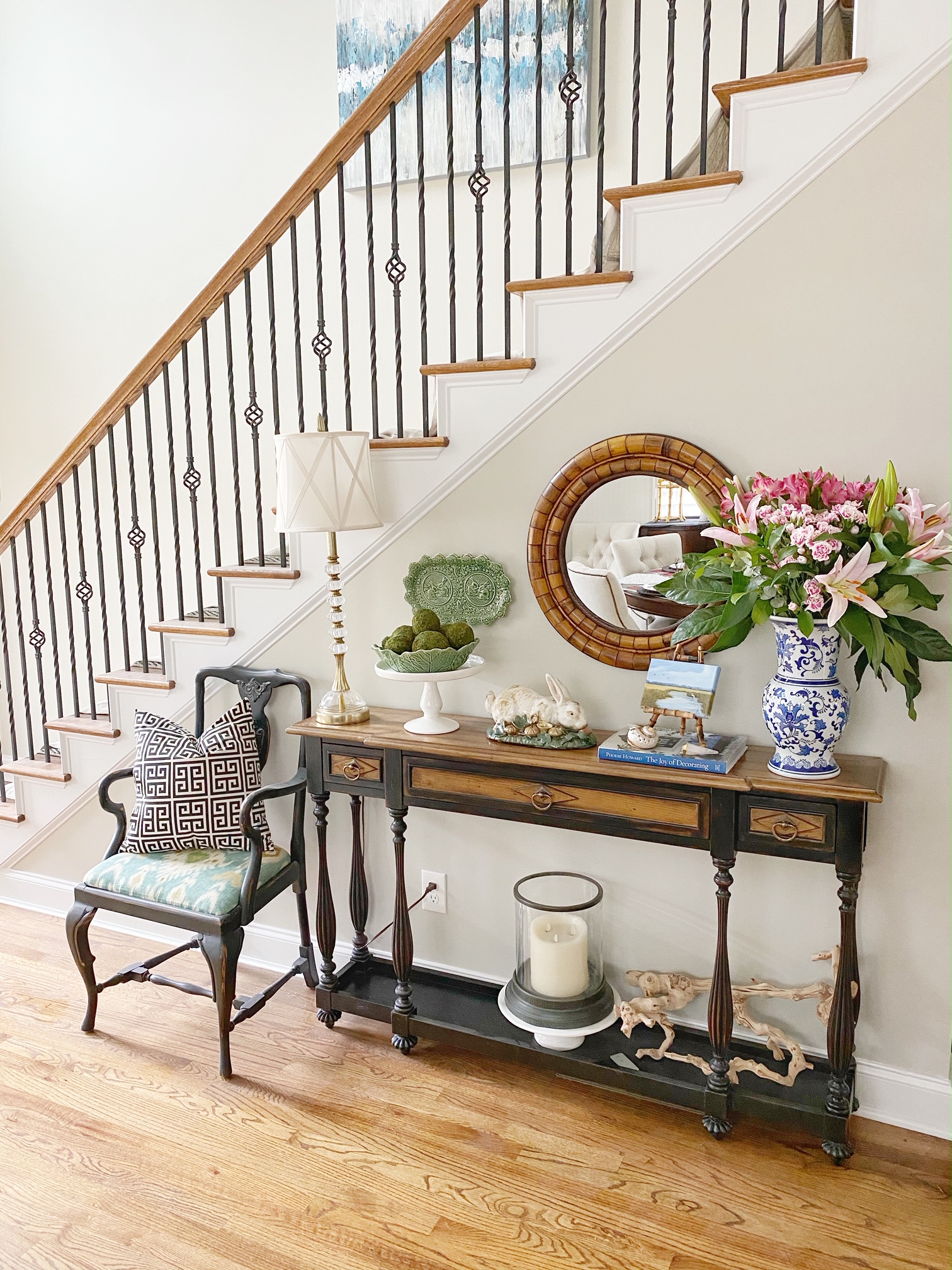 10 Stunning Decor Ideas for Your Foyer Table