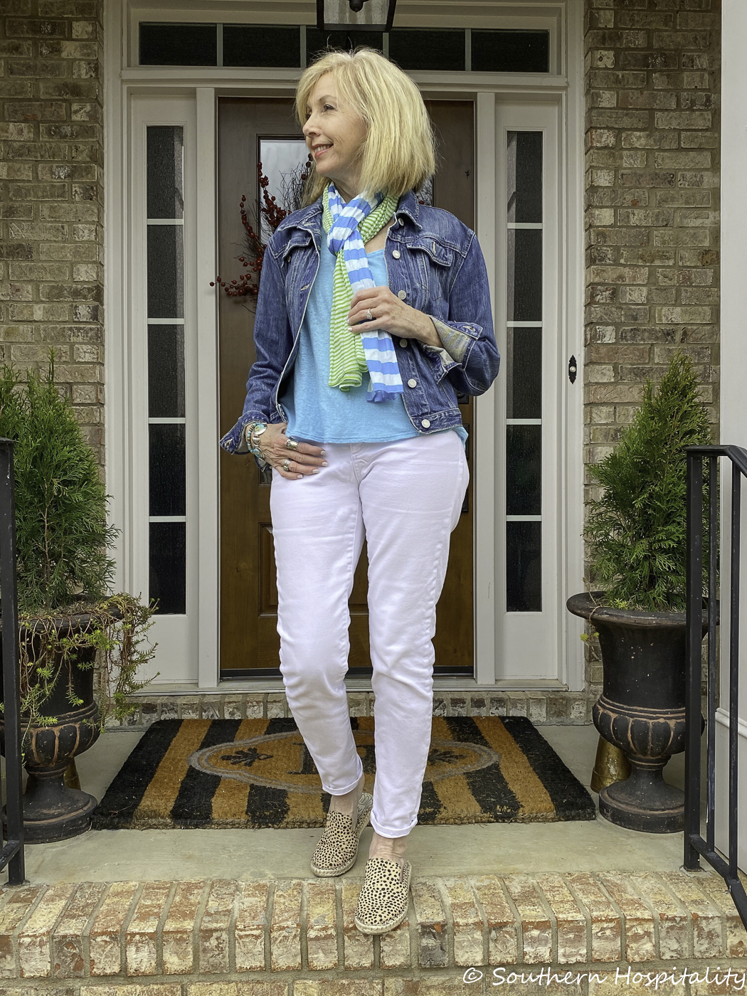 Denim jacket, white jeans | Js everyday fashion, White jeans outfit, Denim  jacket fashion