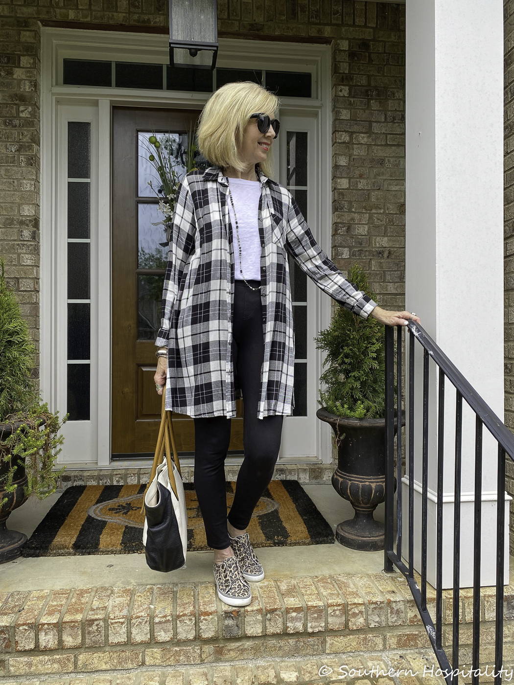 Fashion over 50: Casual Jeggings with Black & White - Southern Hospitality