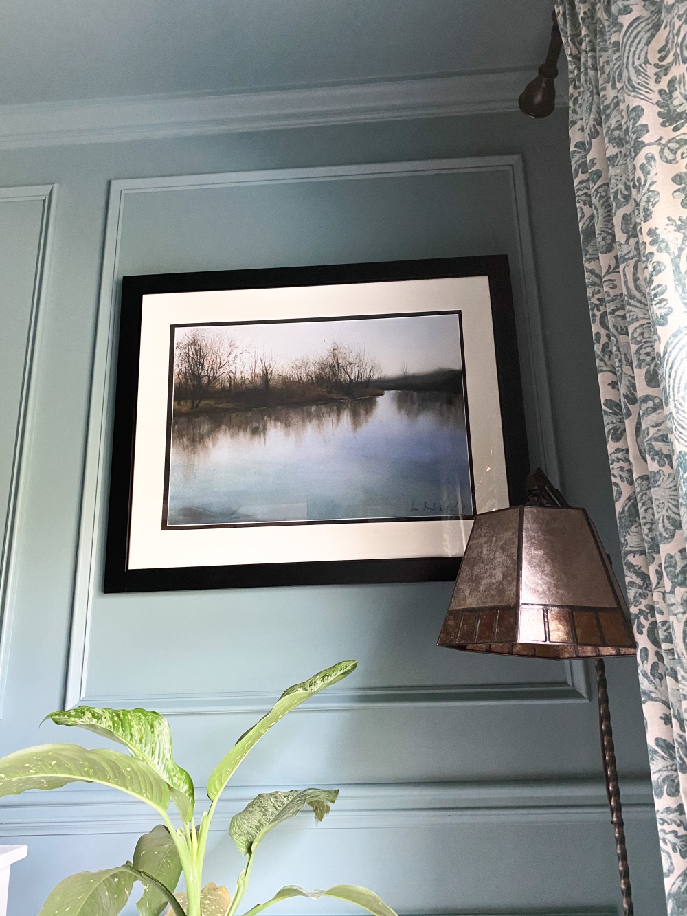 Moody blue sitting room with picture frame molding painted all one color