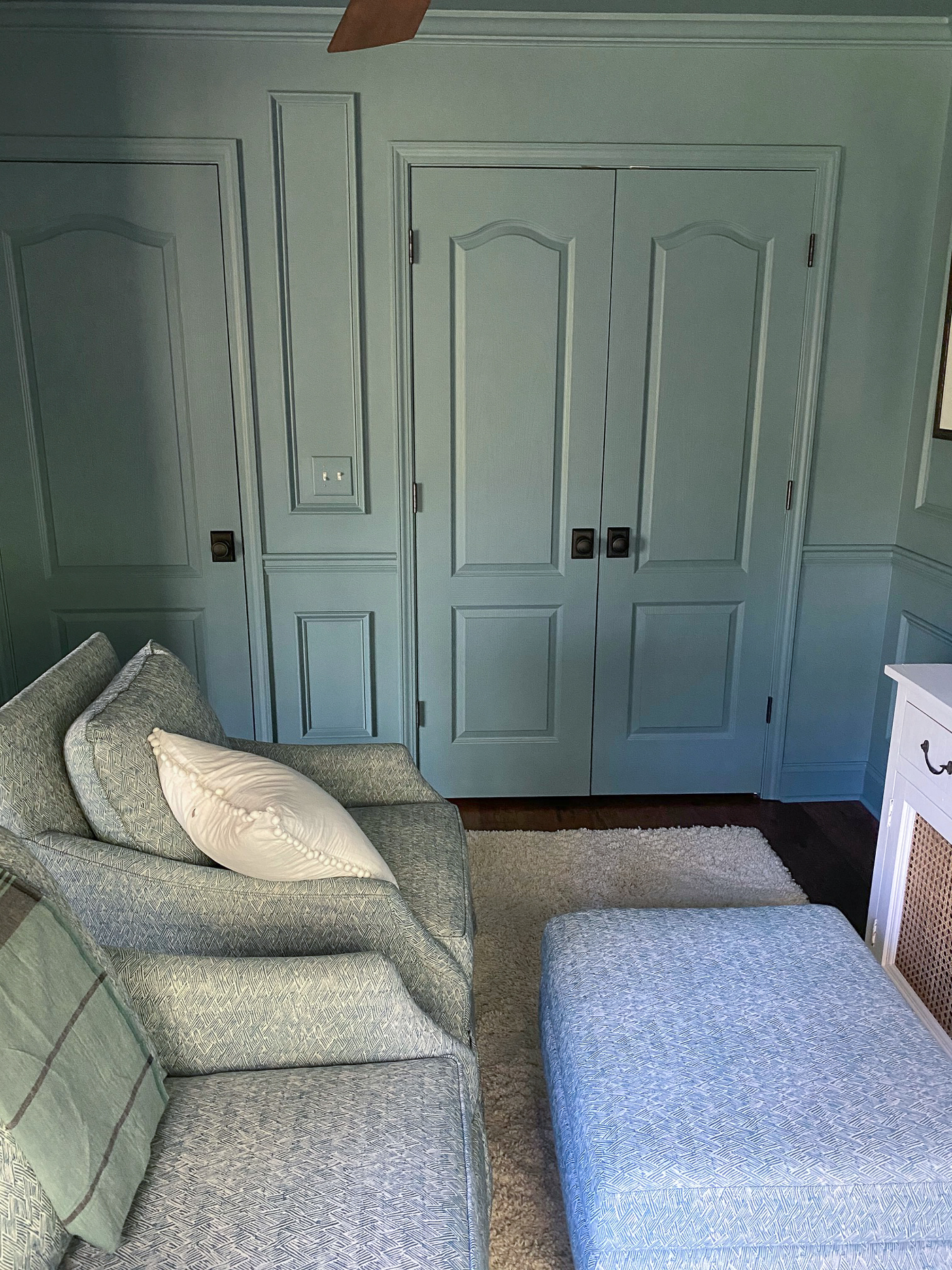 Moody blue sitting room with picture frame molding painted all one color