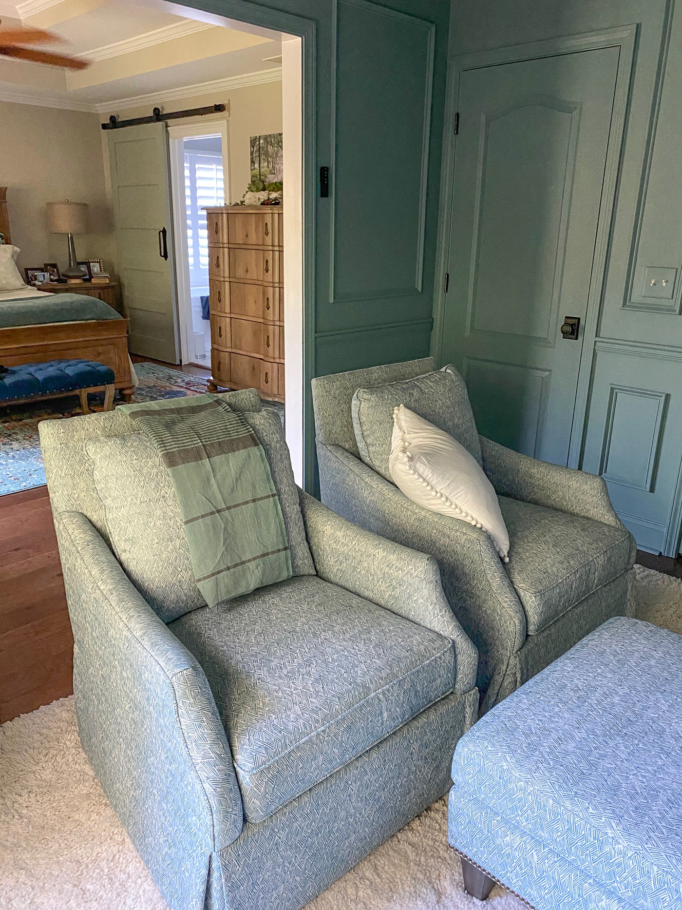 Moody blue sitting room with picture frame molding painted all one color