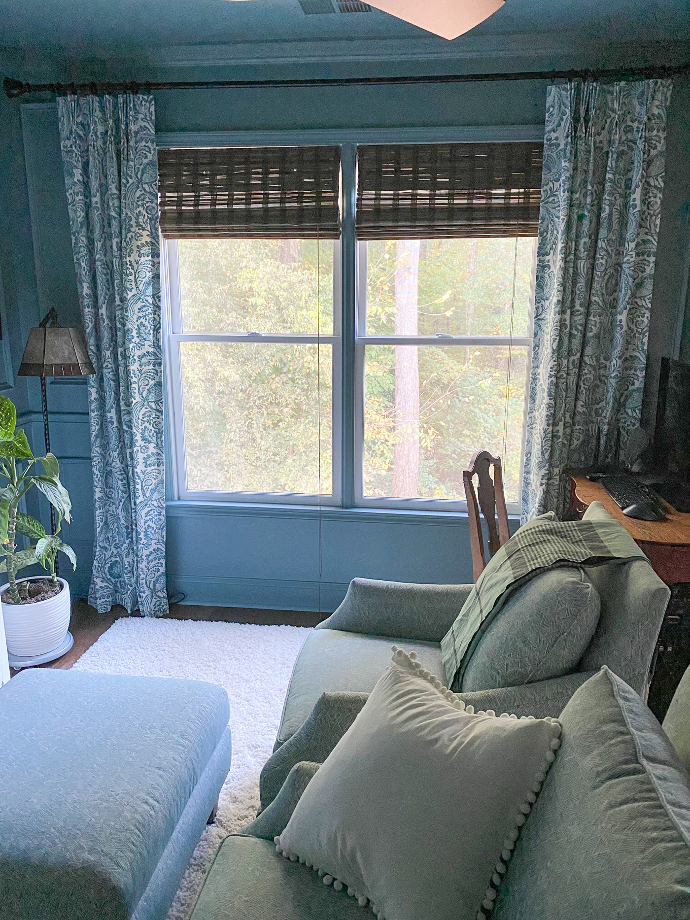 Moody blue sitting room with picture frame molding painted all one color