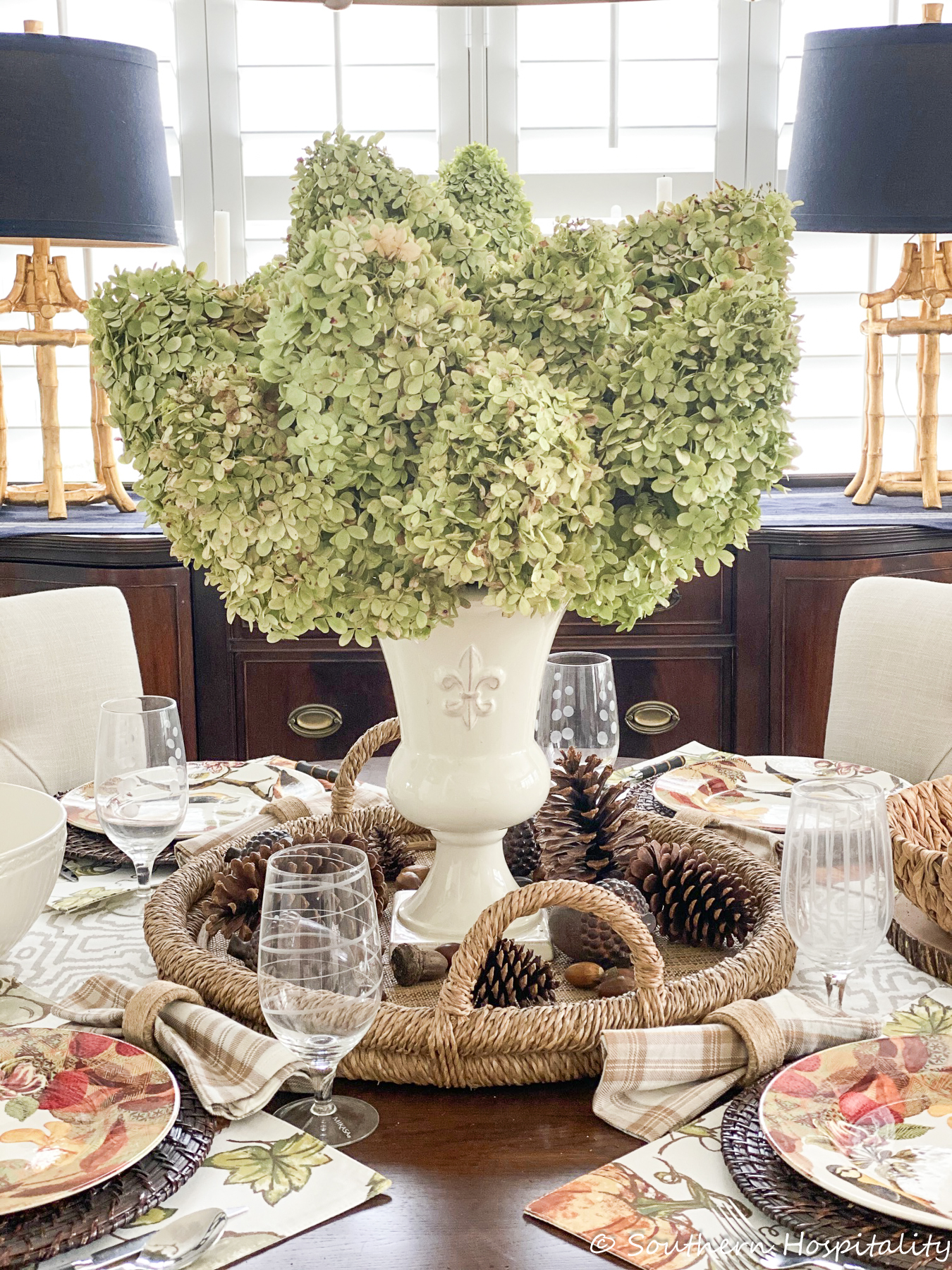 Fall dining room with limelight hydrangeas 2242