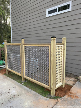 How to Build a Privacy Screen Fence {from Scratch} - Southern Hospitality