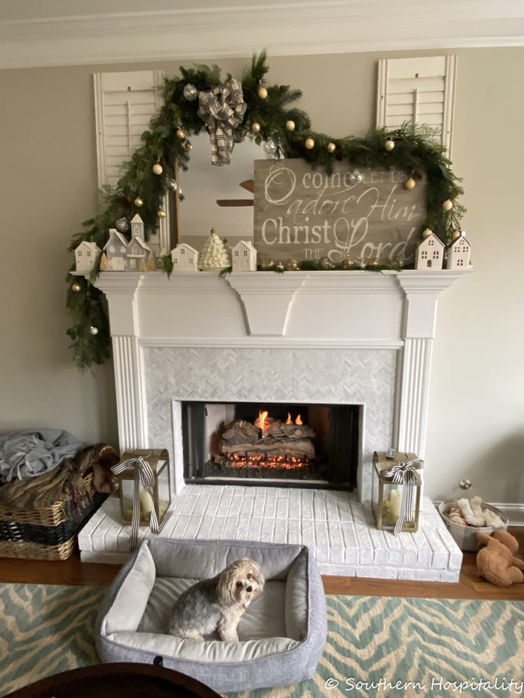 Christmas Mantel And Kitchen Southern Hospitality   Christmas Mantel Kitchen 1342 750x1000 